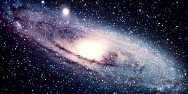 Галактика состоит из старых красных звезд, число которых вдвое превышает количество звезд Млечного пути